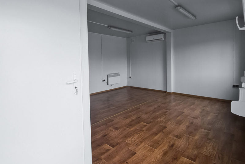 Contenedor de oficina doble (29,4m²) con baño