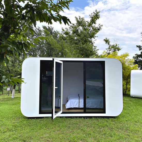 Petit Cube Palo prefabricado con inodoro – 13 pies