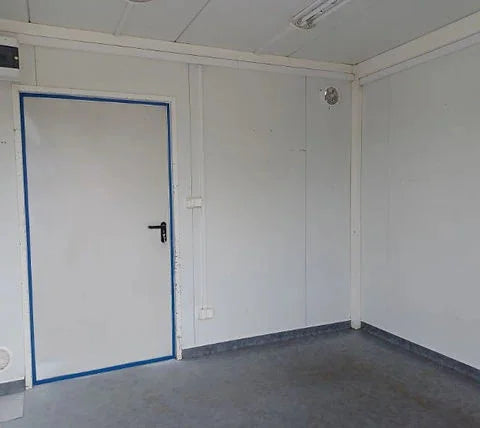 Contenedor Comercial 300×350 Con Persianas Frontales Divididas